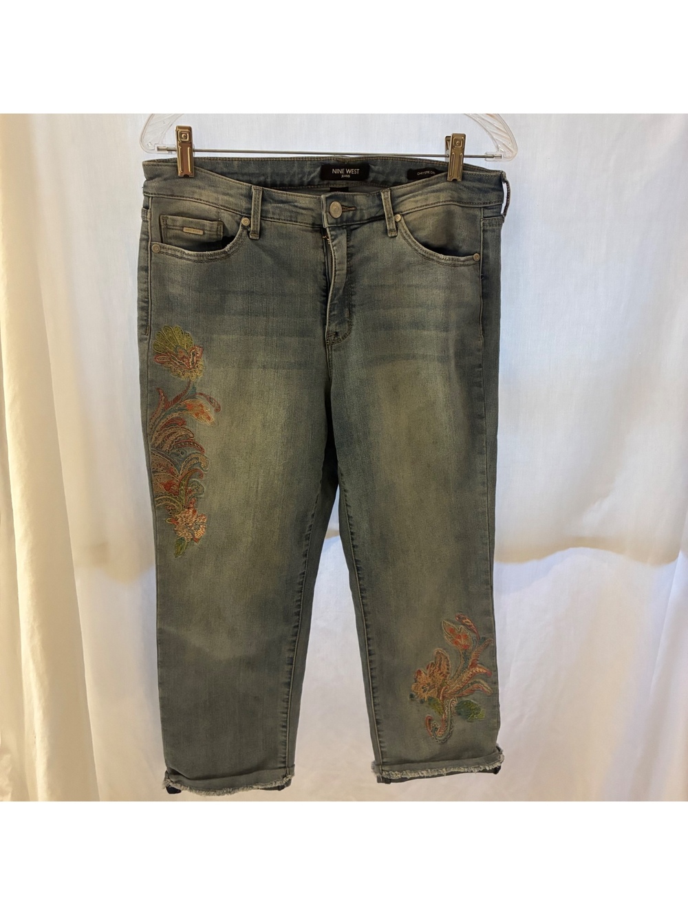 Nine West Boho Paisley Floral Embroidered Crop Capri Jeans Frayed Hem Size 10